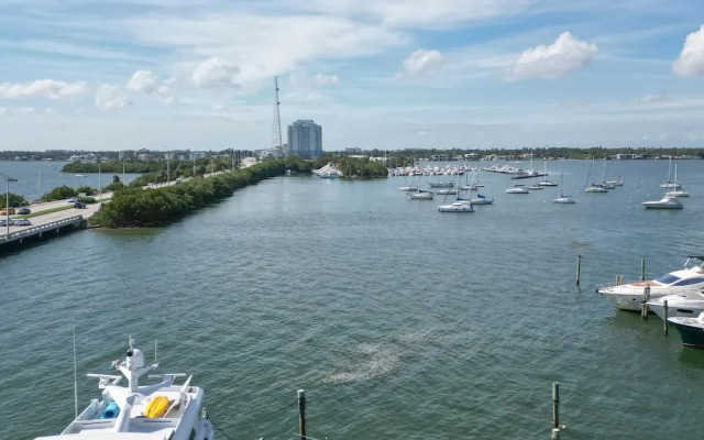 Vista Mar Bay Views Close to Miami Attractions