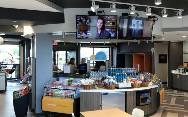 Tru by Hilton Cedar Rapids Westdale