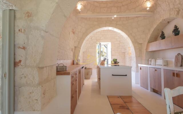 TD I Coni di Pinur Trulli With Scenic Valley View