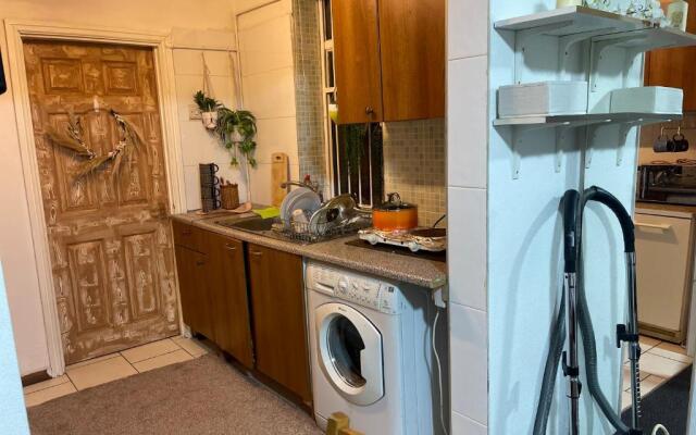 Private Studio Flat Great Location in Manchester