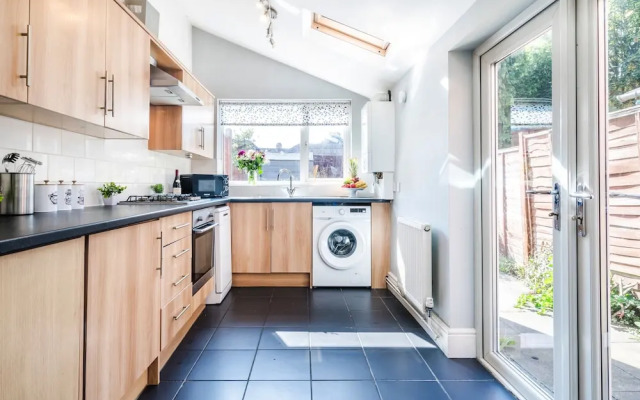 Cosy 4-bed - Sleeps 7, Garden & Pet-friendly