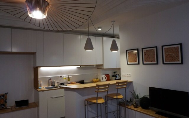 Rochechouart - 2 pièces - Paris 17