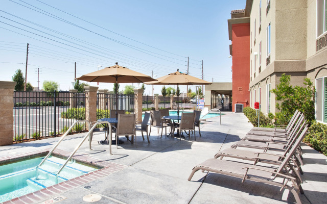 Holiday Inn Express and Suites Modesto by IHG