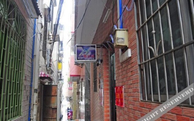 8 Hao Gongguan Inn