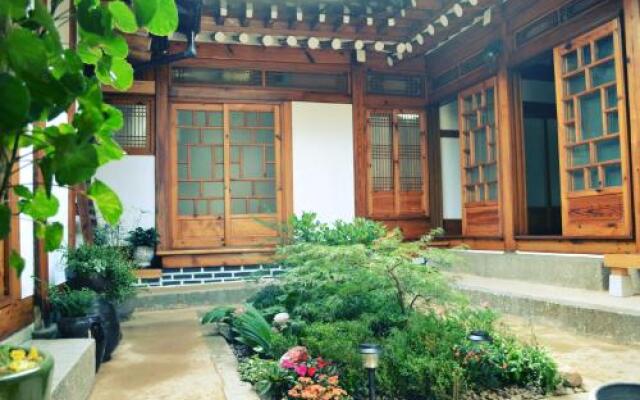 Mumum Hanok Guesthouse