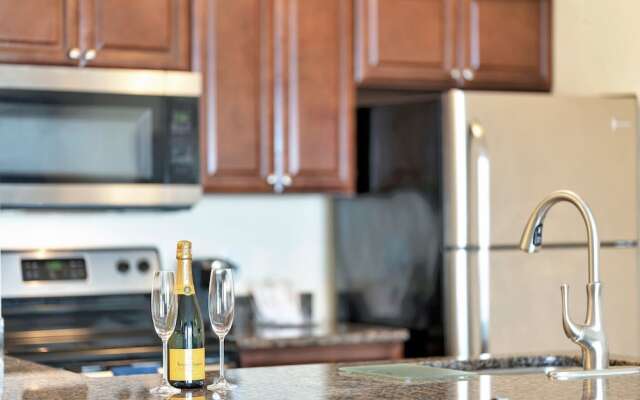 Seaside Luxury Oasis with balcony