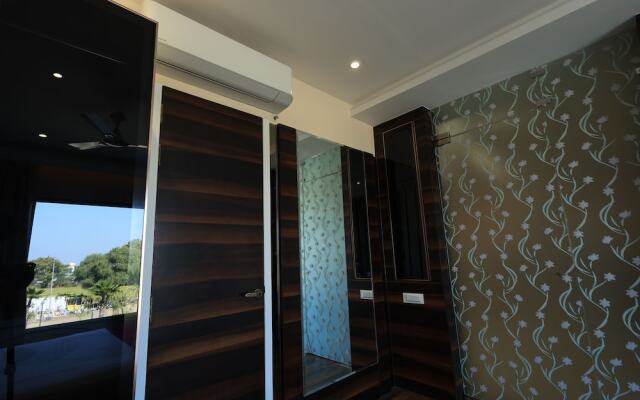 Krishna Hotel And Resort