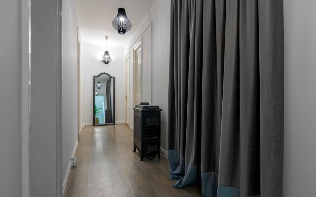 2 Mazi Suites