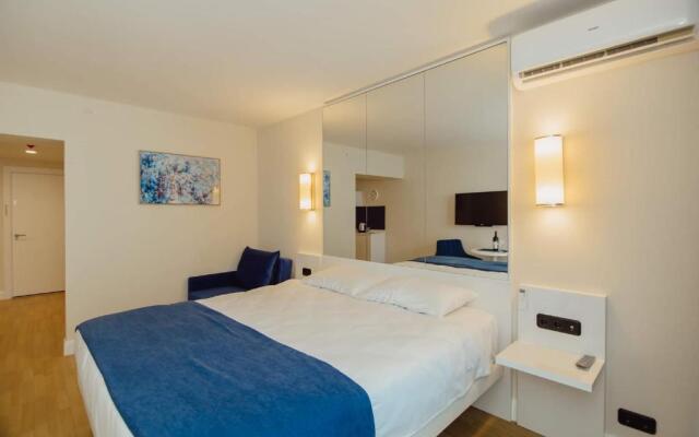 Nuage - 1st Line Sea View Apartments