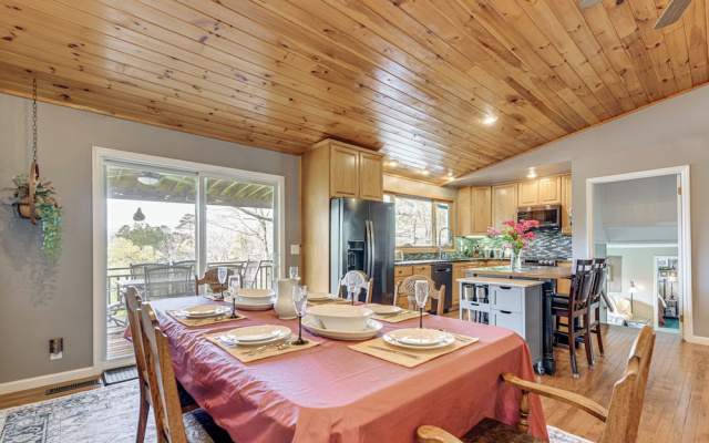 Lakefront Cabin Retreat w/ Dock in Robbinsville!