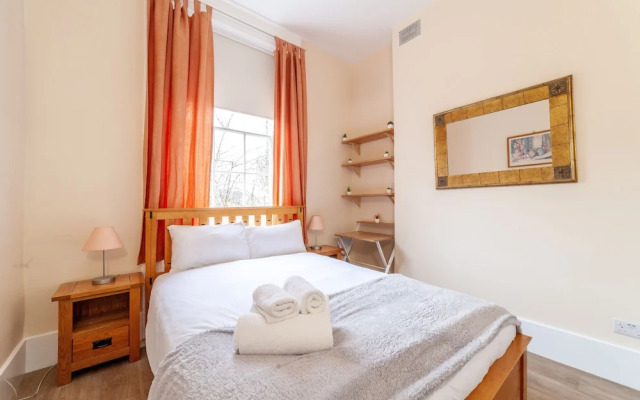 Spacious 3-bed flat by popular Waterloo