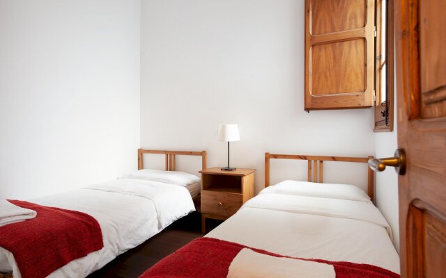 Best location Sagrada Familia classic Apartment with A/C and free wifi