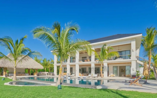 Luxury Villa With Heated Pool Jacuzzi Full Staff