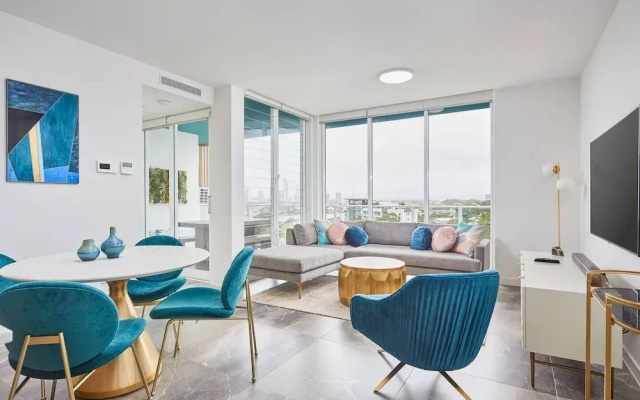 Luxurious 2bed 2bath APT With Parking@southport
