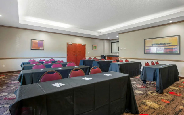 Best Western Plus Suites-Greenville