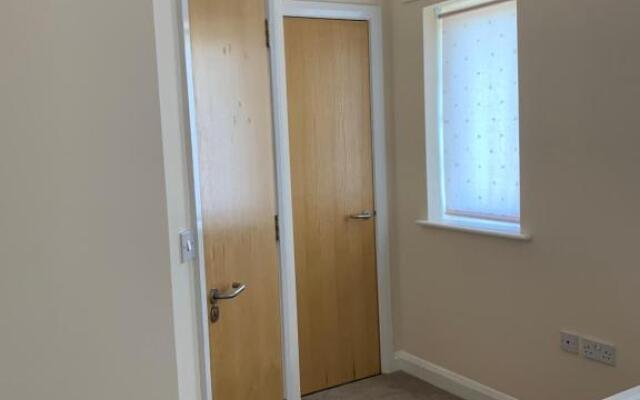 Private Rooms In A Cheerful 4-Bedroom Town House