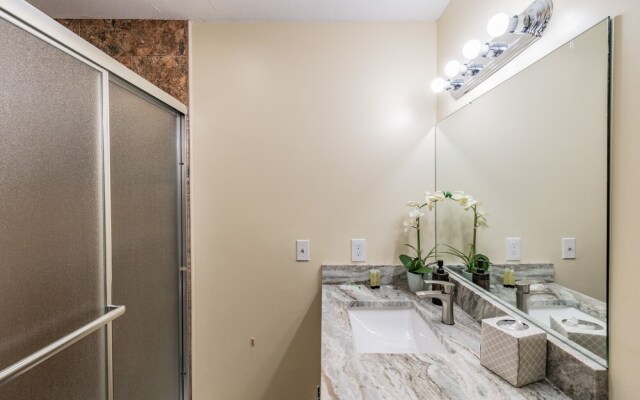 A Large Tropical 7 Bedroom Estate by RedAwning