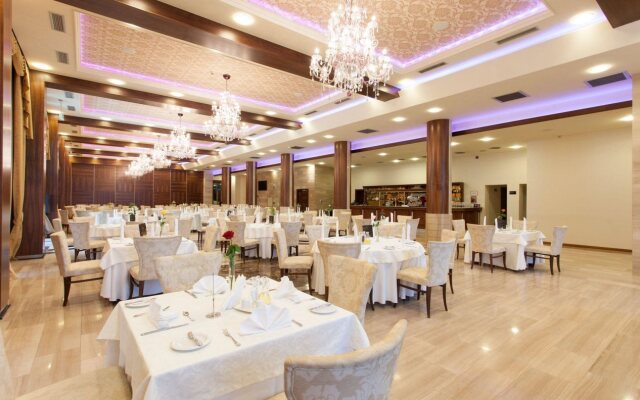 Metropolis Hotel