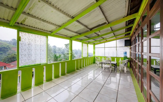 Villa Kampus Near Taman Safari Cisarua Puncak RedPartner