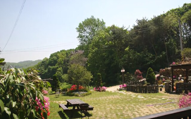 Ganghwa You & Jun Pension