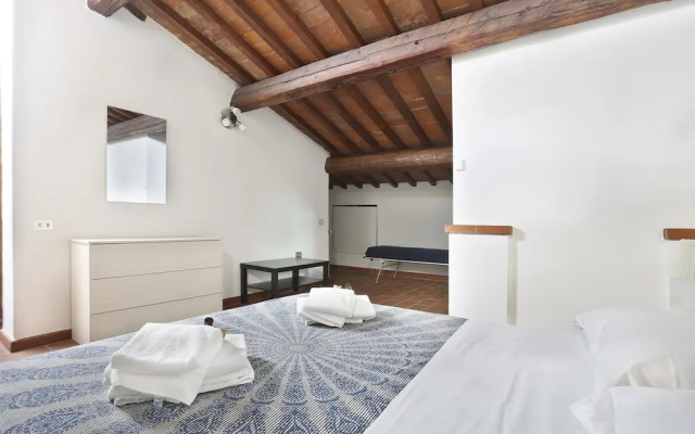 Short-let Florence Apartment Parione