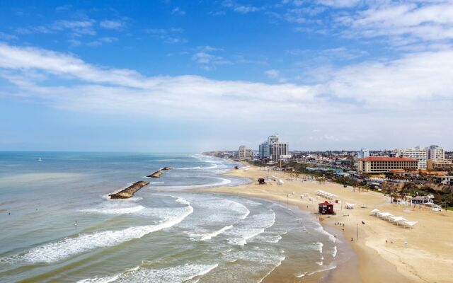 Beach Front Stylish Hugh 2DBR