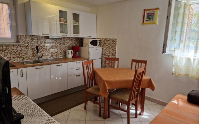 Apartments Luka & Sara