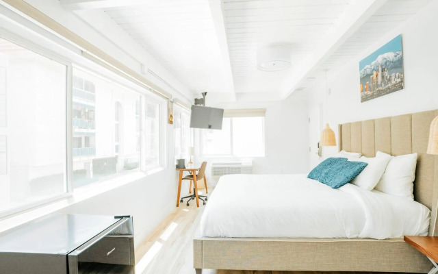 The Belmont Shore Inn