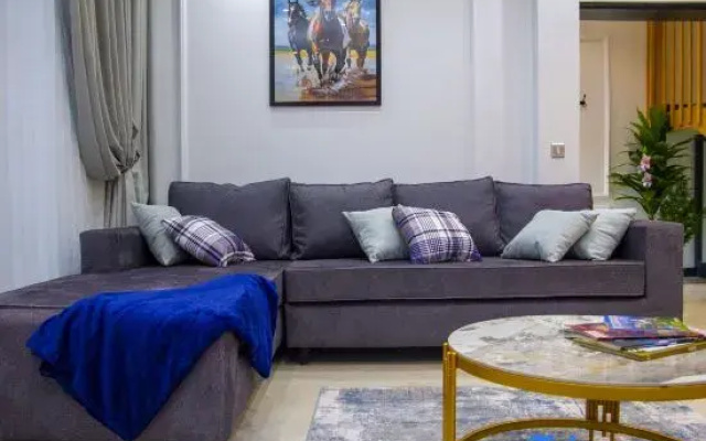 3bd mansion w/lakeview, mins to the expressway