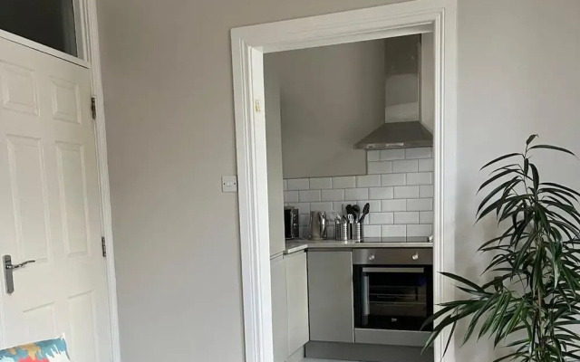 3-bed Central Apartment - Sleeps 5 & Pets Ok