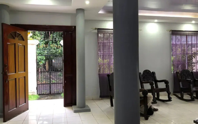 Friendly 4-bed House in Managua