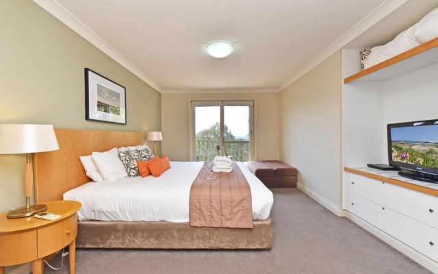 Villa 3Br Bordeaux Resort Condo Located Within Cypress Lakes Resort (Nothing Is More Central) – Guest Rooms – Pokolbin