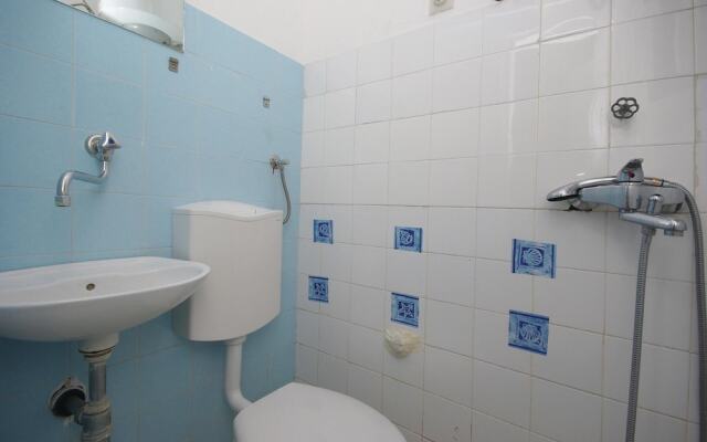 Beautiful Home in Podaca With Wifi and 4 Bedrooms