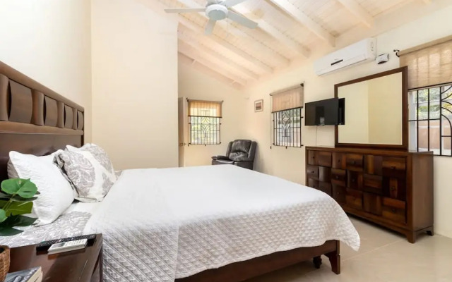 Private Pool Draxhall Gated Gym Tennis Full AC