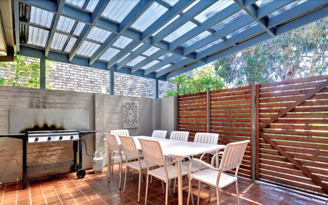 Little Beach House, 8 Mistral Close