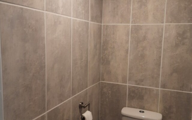 Self Contained Studio Flat in Winterton Hall