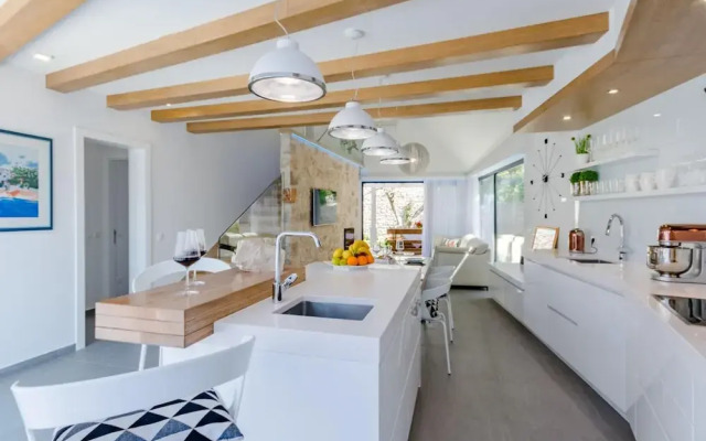 Villa Stone Pearl - Two Bedroom Holiday House With Pool