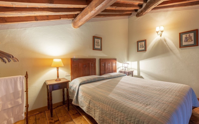 Period Farmhouse With Swimming Pool