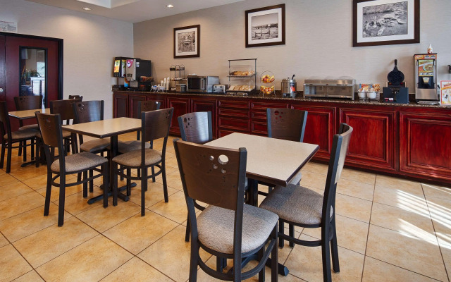 Best Western Lockhart Hotel & Suites