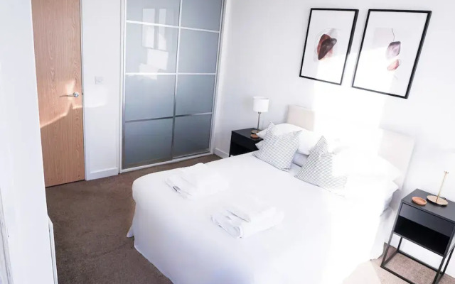 City Centre Apartment - Free Parking, Wifi & Netflix