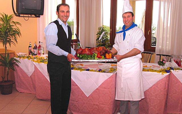 Lake Garda, Beautiful Residence Features Many Facilities