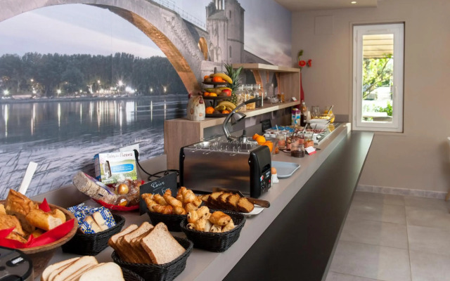 Brit Hotel Avignon Sud