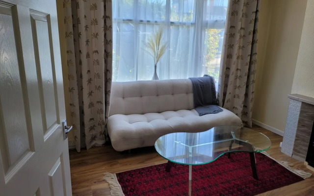 Bright & Homely Apartment