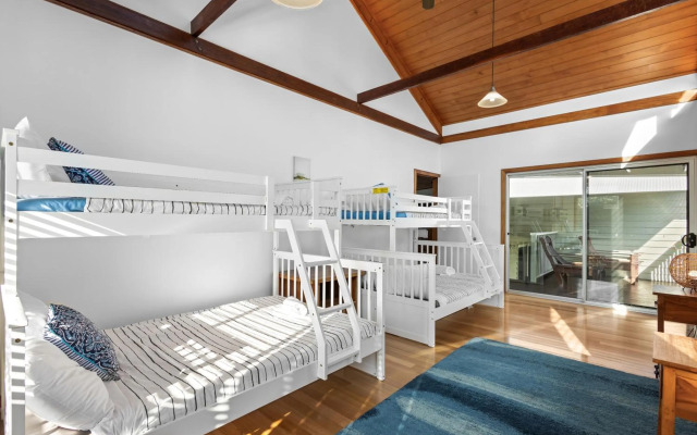 Serenity - Mudjimba - Pet Friendly Holiday Home