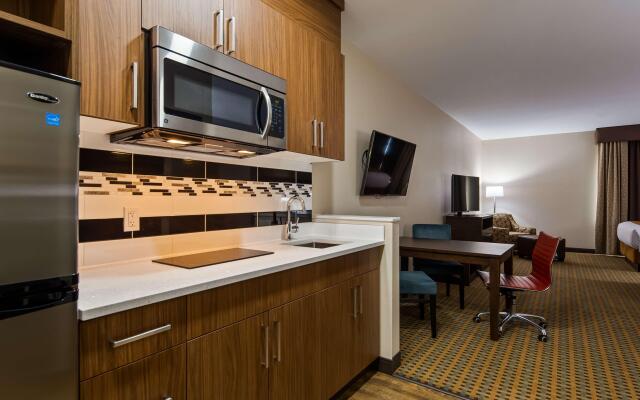 Best Western Plus Hinton Inn & Suites