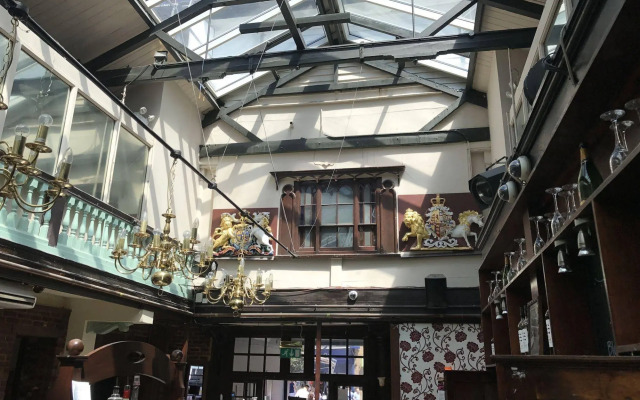 The Royal Victoria & Bull Hotel
