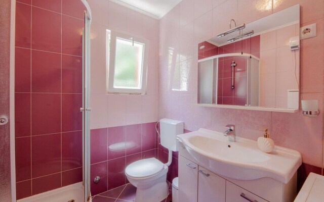 Stunning Home in Prigradica With Wifi and 2 Bedrooms