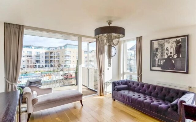 Luxury 3-bed Top Floor Penthouse in Brentford
