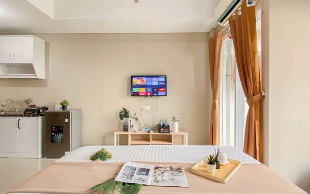 Neutral Minimalist Studio Apartment At Lrt City Sentul - Royal Sentul Park – Guest Rooms – Kadumangu
