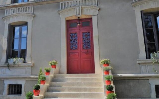 Maison La Porte Rouge